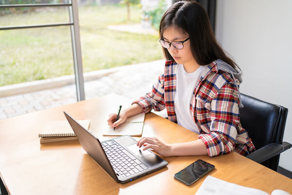 4 Simple Yet Effective Ways To Be A Better Online Student
